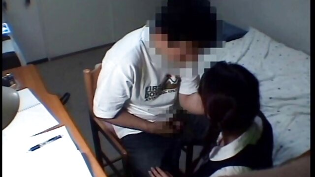 Чанартай кино :  Бүсгүй сургуулийн охин биеэ сэгсэрч байна Порно видео 