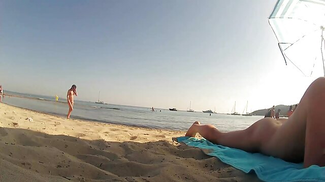 Чанартай кино :  Эмэгтэй хүн амаа дик дээр тавьж байна Порно видео 