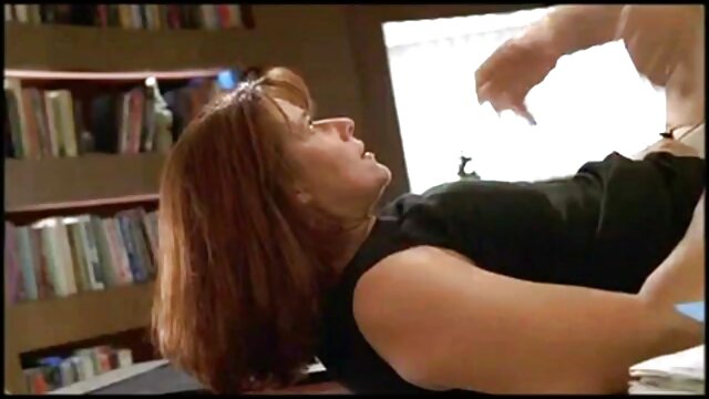 Чанартай кино :  Эмэгтэй байна, түүний том хөхтэй хөхөө галзуугийн Порно видео 