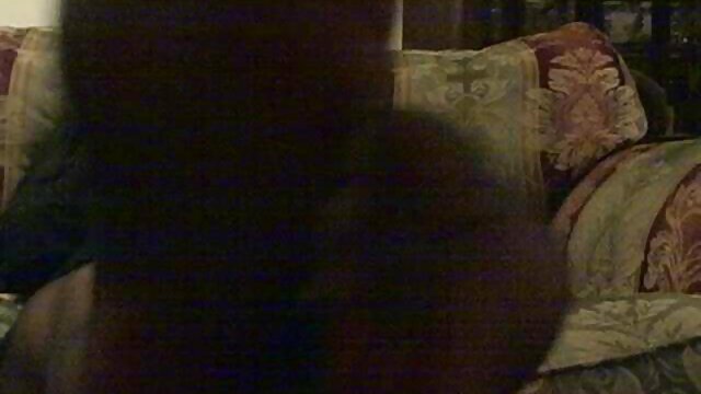 Чанартай кино : Энэ хөөрхөн brunette milf эхнэр илгээх түүний бүх эцэг эх нь кино нь хөхөх тахиа Порно видео